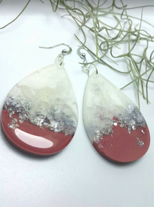 Boucles d'oreilles uniques en résine faites à la main pour femmes, boucles d'oreilles décoratives en résine au design créatif, bijoux de mode modernes - Product Image 6