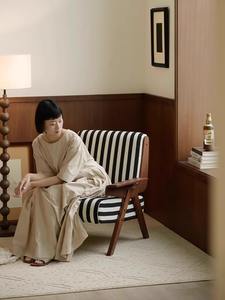 Poltrona Singola in Stile Vintage Francese, in Legno Massello e Gomma, Marrone, Design Art Deco, per Soggiorno e Balcone - Product Image 2