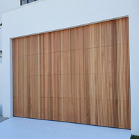 Pintu Garasi Seksional Modern Berbahan Aluminium dengan Tampilan Kayu, Otomatis, Berpalang Vertikal, Model Villa, Gerbang Tersembunyi