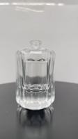 Flacon de parfum vide élégant et personnalisé en verre transparent côtelé carré de 30 ml avec pulvérisateur à pompe, sérigraphie, pour présentation et remplissage de parfums