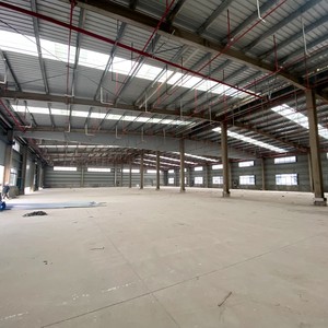 Entrepôt préfabriqué industriel en structure métallique avec poutre en acier en forme de H et panneaux sandwich pour usage <span class=keywords><strong>commercial</strong></span> et location - Product Image 3