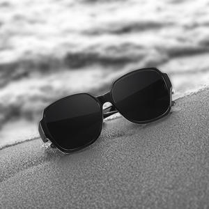 Gafas de Sol Polarizadas con Montura Negra de PC, Protección UV400, Estilo Unisex para Conducir - Product Image 1