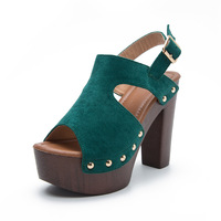 Sandales d'été rétro pour femmes à plateforme en bois, talon ultra haut, détails rivets, en PU, à brides, bout ouvert, à enfiler, légères, sexy et souples