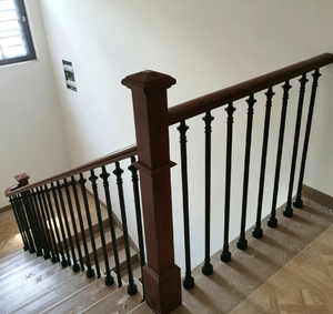 Barandilla de Madera Tradicional para Escaleras de Balcón, Montada en la Pared, Acabado Pintable, para Mayor Seguridad - Product Image 5