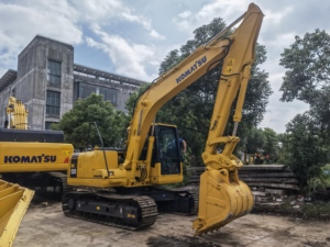 Excavatrice sur chenilles d'occasion Komatsu PC130, d'origine japonaise, à vendre. - Product Image 3