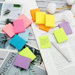 Bloc de Notas Adhesivas de Colores Neón, Paquete de 16, 8 Colores Brillantes, 100 Hojas/Bloc, Papel Autoadhesivo para Oficina y Material Escolar - Product Image 3