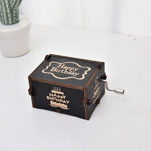 Venta al por mayor <span class=keywords><strong>de</strong></span> fábrica, regalos <span class=keywords><strong>de</strong></span> cumpleaños, <span class=keywords><strong>caja</strong></span> <span class=keywords><strong>de</strong></span> música <span class=keywords><strong>de</strong></span> manivela <span class=keywords><strong>personalizada</strong></span>, canción <span class=keywords><strong>personalizada</strong></span>, feliz cumpleaños, <span class=keywords><strong>caja</strong></span> <span class=keywords><strong>de</strong></span> música <span class=keywords><strong>de</strong></span> madera negra - Product Image 6