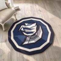 Tapis tufté personnalisé avec motif graphique, tapis moelleux découpé sur mesure avec logo/emblème pour la décoration intérieure et des salles de jeux