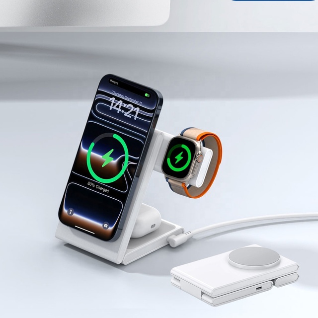 Portable Travel Folding Fast Wireless Charging Station Phone Wireless Charger 3 in 1 Magnetic Stand for iphone