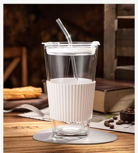 Mug de voyage réutilisable isotherme noir de 16 oz, verre à boire ambré pour café froid avec couvercle et paille en verre - Product Image 2