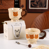Mug en céramique motif ours de dessin animé mignon, tasse à café en porcelaine vintage avec anse torsadée et pied, pour usage quotidien à la maison ou comme cadeau de fêtes