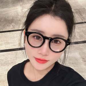 Lunettes de soleil rondes punk polarisées UV400 avec logo personnalisé, rivets rétro, verres transparents anti-lumière bleue pour hommes et femmes - Product Image 3