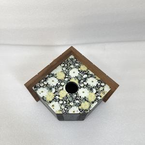 Charmant vogelhuisje met bloemenprint en <span class=keywords><strong>vintage</strong></span> dakontwerp, houten vogelhuis, hangend vogelhuisje voor buiten - Product Image 6