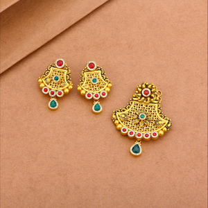 Ensemble de pendentif en or antique avec boucles d'oreilles, bijoux ethniques traditionnels, pierres rouges et vertes, ensemble de mariage de créateur - Product Image 1