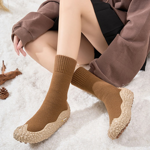 รองเท้าเดินป่าแบบ unisex หัวมน หน้าผ้าสังเคราะห์ พื้นยาง พื้นรองเท้าชั้นกลาง EVA ซับในผ้า เหมาะกับทุกฤดู - Product Image 1