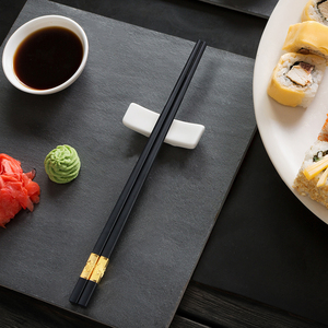 Baguettes japonaises personnalisées pour sushis, baguettes chinoises de luxe en fibre de verre noire, idéales comme cadeau. - Product Image 6