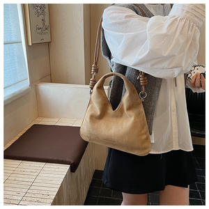 Sacs à bandoulière en cuir neufs en gros, sacs à bandoulière pour femmes en daim, sacs fourre-tout classiques polyvalents de qualité et tendance - Product Image 5