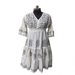 Robe longue formelle chic bohème vintage à motif floral 100 % chanvre et coton blanc, col en V, manches lanternes, taille haute, à franges, coupe ample et écologique - Product Image 3