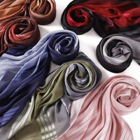 Foulard Hijab Plissé Ombré à Rayures en Polyester Brillant Effet Froissé Long 180cm pour Femme, Protection Solaire, Vente en Gros