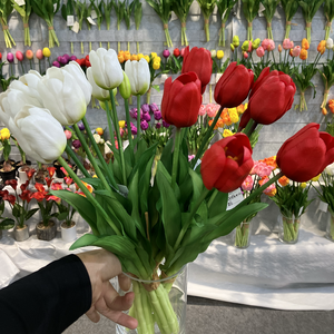 5 têtes tulipe fleur Bundle tulipes en plastique artificielles 40cm Real Touch pour le jour du poisson d'avril - Product Image 4