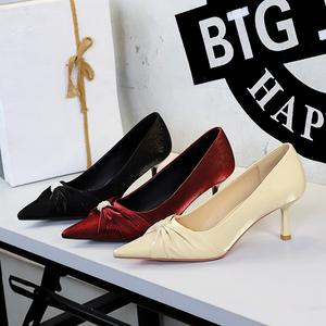 Zapatos elegantes para fiestas, estilo charol - tacones de aguja negros con punta en pico y sandalias para mujer - Product Image 6