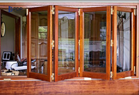 Fenêtre en bois revêtue d'aluminium de conception européenne classique coulissante pliante coupe-vent pour chambres à coucher persienne de ferme pour extérieur