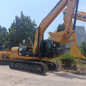 Excavatrice sur chenilles CAT 320D2 de 20 tonnes avec godet de 1m³ de capacité, modèle 2023 en stock, prix bas, occasion. - Product Image 6