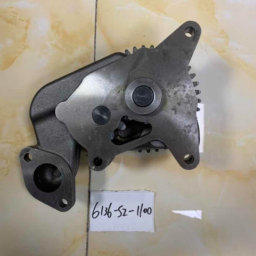 エンジンポンプ PC200-3掘削機6D105エンジンの油ポンプ6136-52-1100 6136521100