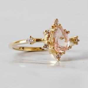 Anillo de Compromiso Chapado en Oro Rosa de 14K con Halo de Morganita Tallada en Crush Cut y Diamantes Alrededor del Anillo de Bodas - Product Image 2