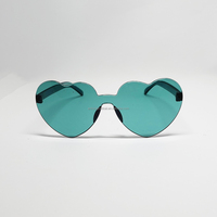 2025 dégradé bonbons sans cadre coeur lunettes de soleil pour femmes filles fête amusant blanc bleu or rouge coeurs en forme de lunettes sans monture
