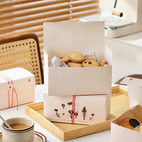 Boîte cadeau en papier kraft rouge de style coréen avec fermeture à enveloppe pour scones, bonbons, snacks, macarons, gâteaux flocon de neige