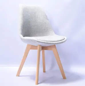 Furnitur rumah Modern Kursi Makan malam desain kafe Tulip gaya Nordik kursi plastik makan kain dengan kaki kayu Solid harga dijual