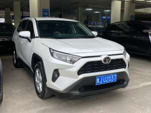 Toyota <span class=keywords><strong>RAV4</strong></span> <span class=keywords><strong>2</strong></span>.0 CVT 2023, édition urbaine à deux <span class=keywords><strong>roues</strong></span> <span class=keywords><strong>motrices</strong></span> - Product Image 2
