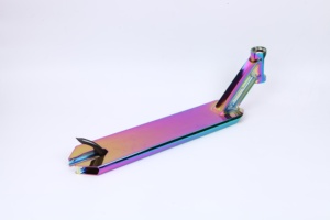 Plateforme de trottinette freestyle en aluminium néochrome, usinée CNC, pour trottinettes professionnelles - Product Image 2