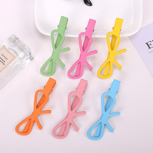 Pinza de pelo de metal con forma de lazo, pinza de pico de pato para mujer, uso diario, accesorios para el cabello coloridos, venta al por mayor - Product Image 1
