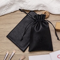 Pochette à bijoux en cuir PU noir en gros Pochette à cordon pour clés Petits sacs à jouets Logo personnalisé Gaufrage