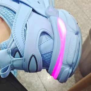 Chaussures LED 3.0 tendance rétro de marque, vente en gros d'usine, pour la course et l'augmentation de la taille, chaussures de sport pour hommes et femmes - Product Image 2