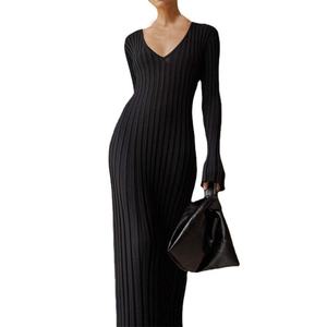 Robe longue décontractée en maille unie à col en V et manches longues pour femme, collection automne-hiver, vente en gros personnalisée - Product Image 1