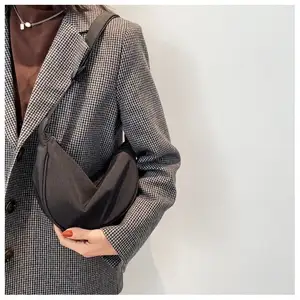 2021 Fashion Custom Nylon Waist Bag For Girl With Large Capacity Cross Body Shoulder Leisure Sports Bag