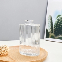 Bouteille ronde de diffuseur d'arômes de décoration de maison à rayures de 100ml avec impression de logo personnalisé Bouteille de diffuseur de parfum en verre de roseau transparent de 3oz