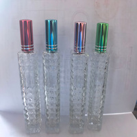 En stock – Flacon de parfum en verre ondulé rectangulaire de 30 ml avec capuchon métallique coloré – Atomiseur portable rechargeable – Bouteille vide