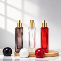 Botol Parfum Kaca Bening Persegi 30ml dengan Pompa Semprot untuk Tutup, Pilihan Warna Beragam, Logo Dapat Disesuaikan, Dapat Diisi Ulang