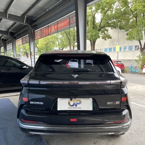 ภายในสีอ่อนของรถยนต์ SUV พลังงานไฟฟ้าล้วน U Pure ปี <span class=keywords><strong>2023</strong></span> |   ระยะทางวิ่ง 401/501 กม. มอเตอร์ 120 กิโลวัตต์ ชาร์จเร็ว 0.5 ชม. ระบบอัตโนมัติ พวงมาลัยซ้าย รถยนต์ไฟฟ้าขนาดกะทัดรัดสำหรับครอบครัว - Product Image 5