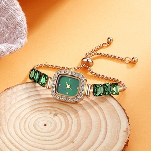 Reloj de pulsera a la moda para mujer, reloj de joyería con esfera cuadrada y diamantes de imitación, reloj de pulsera de cuarzo para mujer, cadena ajustable - Product Image 3