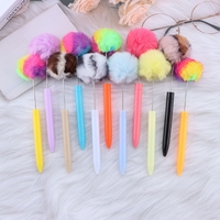 Stylo à bille DIY en plastique avec perles en peluche, design pompon cœur mignon pour fille, stylo cadeau moelleux, encre noire, pointe 1,0 mm