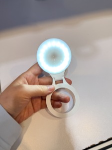 Soporte Magnético Profesional para Cámara de Teléfono con Luz de Relleno, Obturador Bluetooth Ergonómico con Control Remoto para Vlogging Profesional y Selfies - Product Image 4