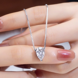 Bijoux Messi MSN-634 Pendentif en moissanite 18 carats Design poire Pendentif pour fête Fille/femme Cadeau - Product Image 1