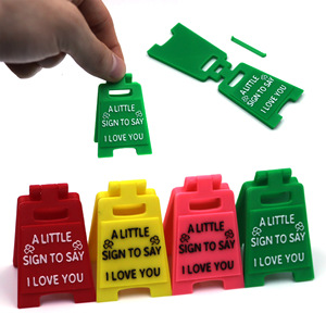 Petit panneau « Je t'aime » en plastique, cadeau de la Saint-Valentin, impression en relief, style moderne, cadeau personnalisé - Product Image 1