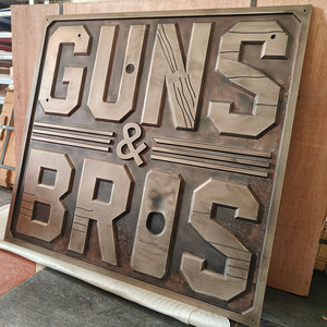 Panneau signalétique en métal gravé, <span class=keywords><strong>plaque</strong></span> de logo, enseigne commerciale, nom de marque, enseigne en métal <span class=keywords><strong>personnalisée</strong></span>, logo rétro vintage - Product Image 1