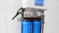 Système de filtration d'eau par osmose inverse 500 LPH, équipement de traitement de l'eau, structure en acier inoxydable, contrôle automatique, 0 TDS, rinçage sans traces